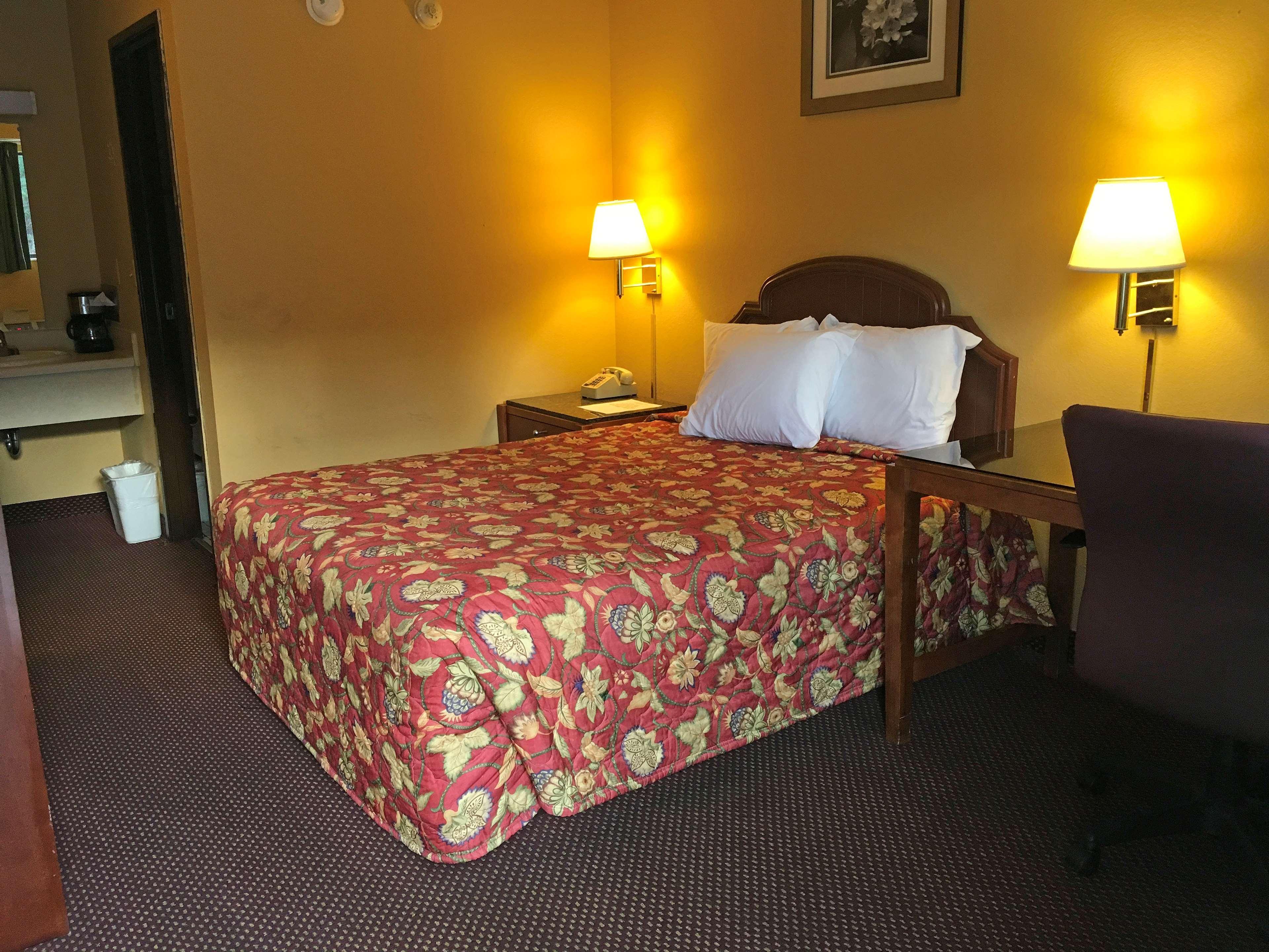 Days Inn By Wyndham York Alabama Bagian luar foto
